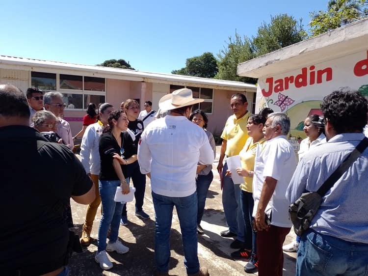 ¡Está caro! Se sorprende secretario de educación Zenyazen por costo de losa en jardín de niños (+Video)