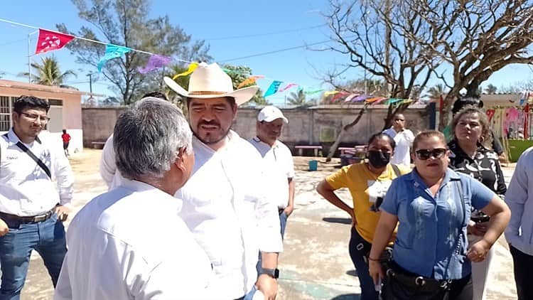 ¡Está caro! Se sorprende secretario de educación Zenyazen por costo de losa en jardín de niños (+Video)