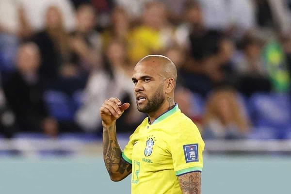 Podría fugarse; advierten abogados de presunta víctima de violación de Dani Alves