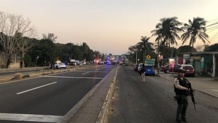 Balacera en Paso del Toro; sujetos roban camioneta y atacan a disparos a elementos de la SSP (+Video)