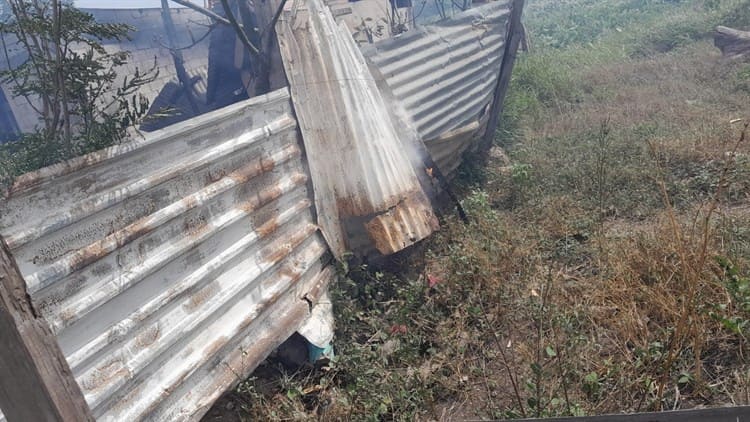 Incendio en pastizal consume vivienda en Veracruz; fue alcanzada por las llamas(+Video)