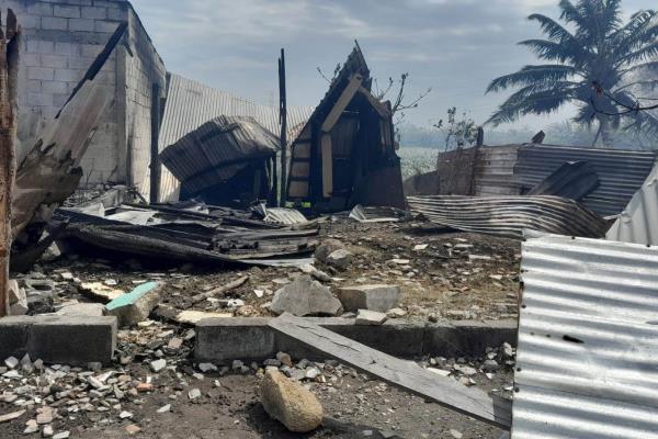 Incendio en pastizal consume vivienda en Veracruz; fue alcanzada por las llamas (+Video)