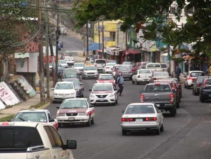 Evitan Malecón por vendaval y generan cuellos de botella en avenidas de Coatzacoalcos