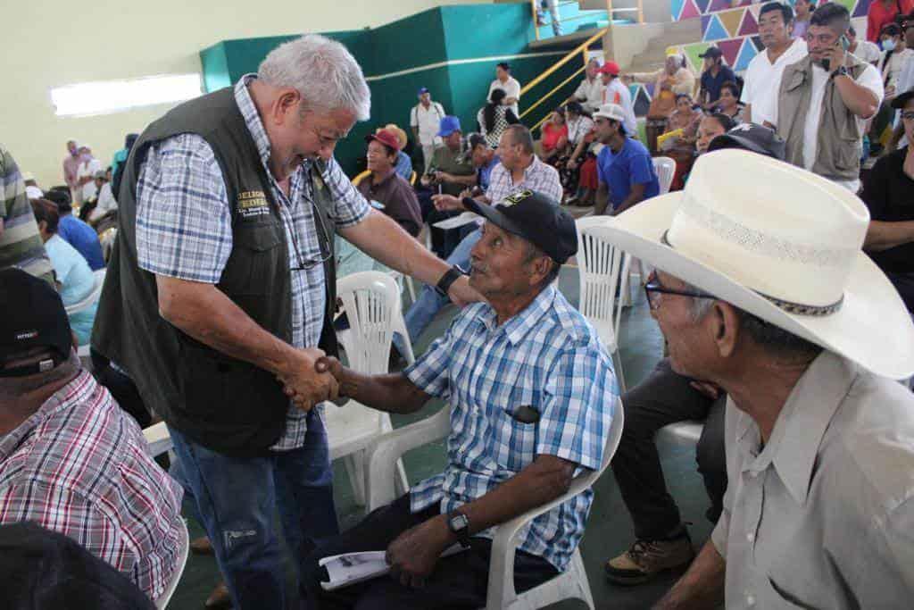 Productores pueden comercializar libremente, asegura Huerta en Acayucan(+Video)