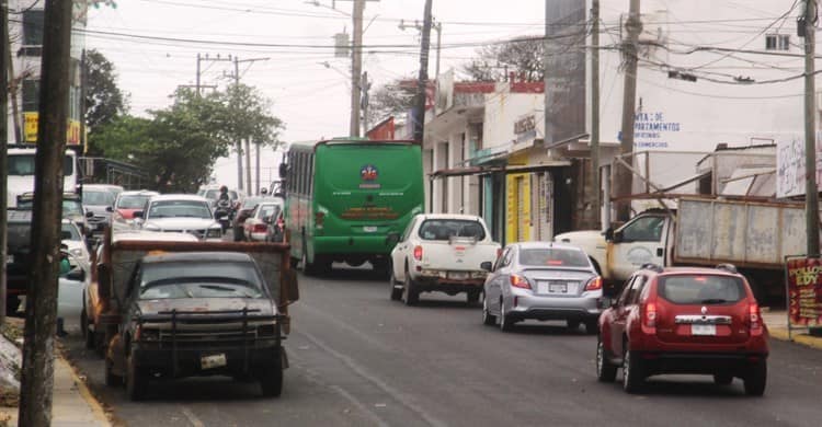 Evitan Malecón por vendaval y generan cuellos de botella en avenidas de Coatzacoalcos