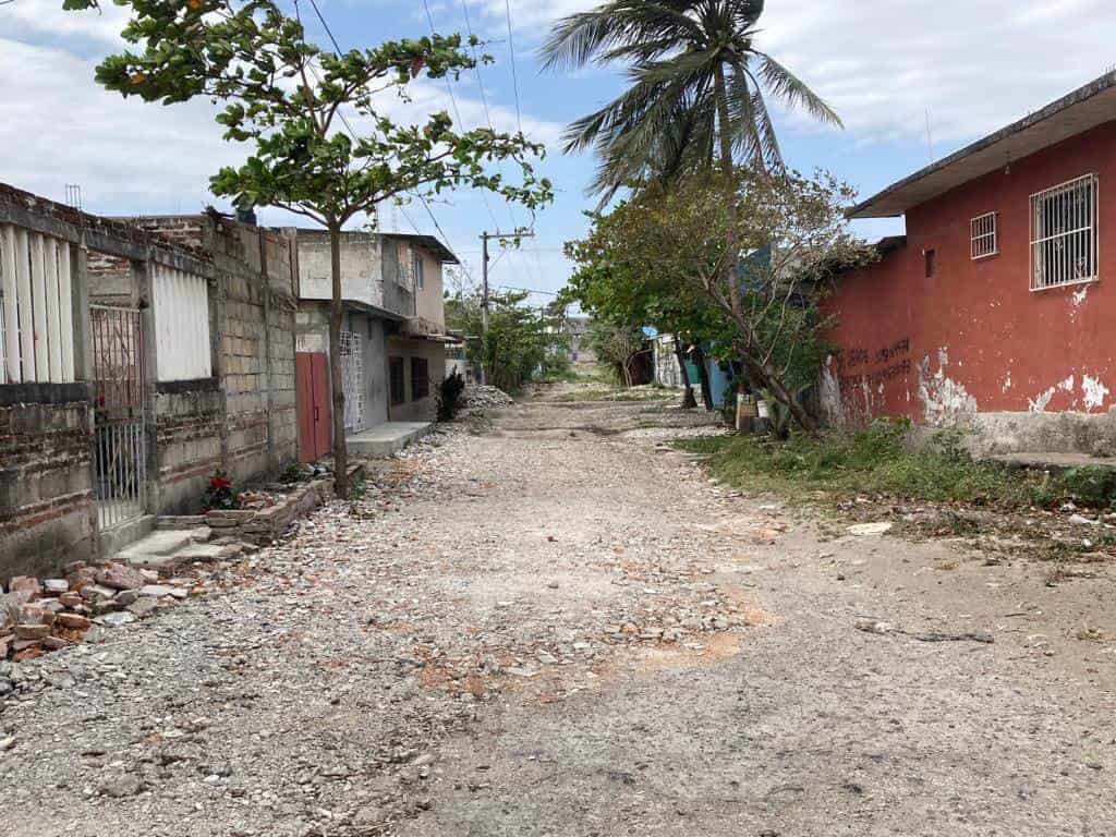 Vecinos de la colonia 24 de Junio viven en el olvido