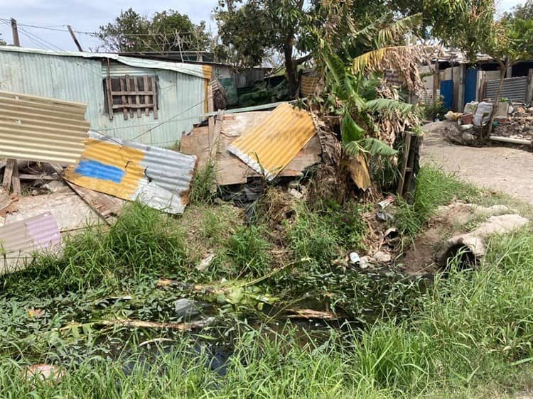 Vecinos de la colonia 24 de Junio viven en el olvido