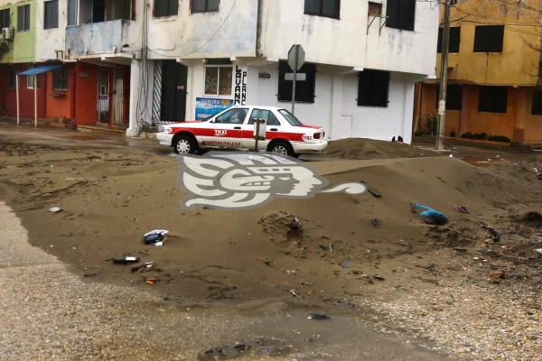 Arena cubre calles en varias de colonias en Coatzacoalcos