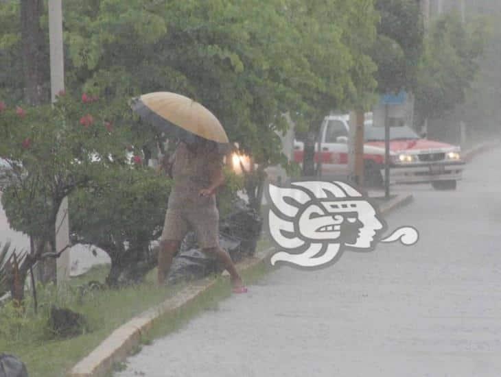 Lluvias intensas por el paso del frente frío 33 en Agua Dulce y Las Choapas