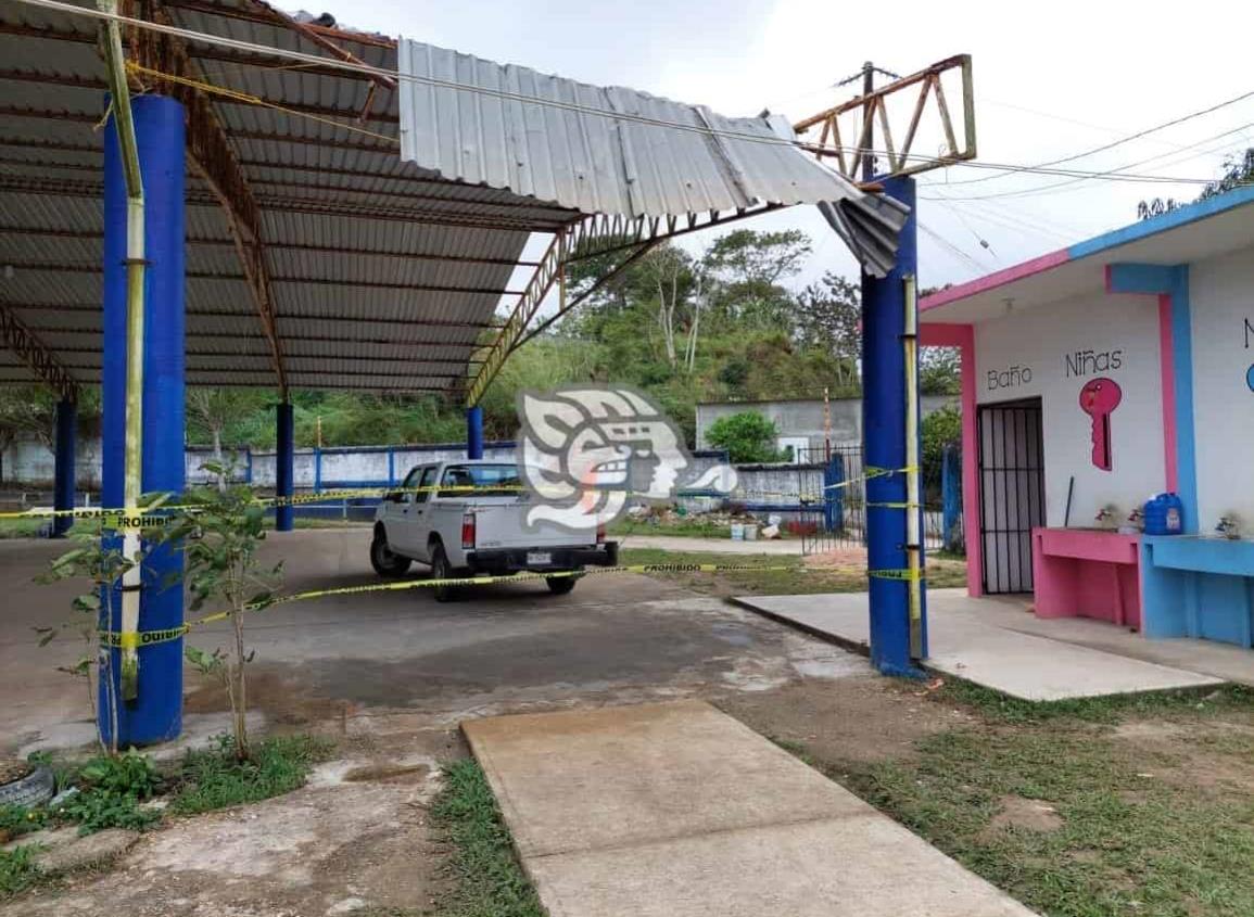 Fuerte viento desprendió techados en Villa Cuichapa (+video)