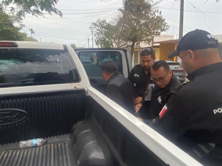 Cae empleado de funeraria por sustraer tablet de escena del crimen en Veracruz