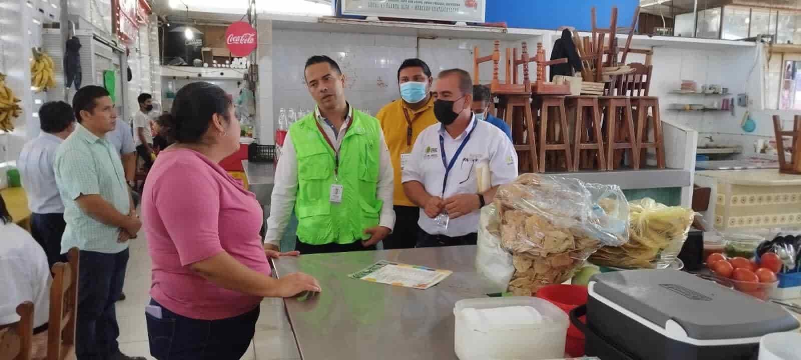 Exhortan a locatarios de mercado a cuidar el sistema de drenaje