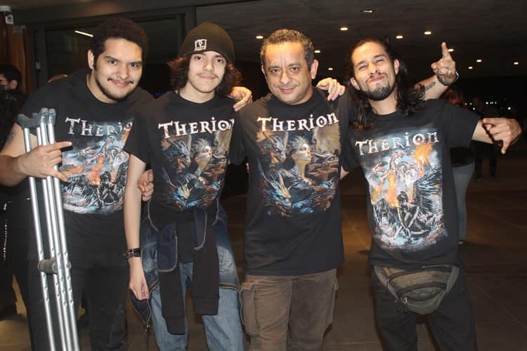 Asistentes vibran con Therion en el Foro Boca