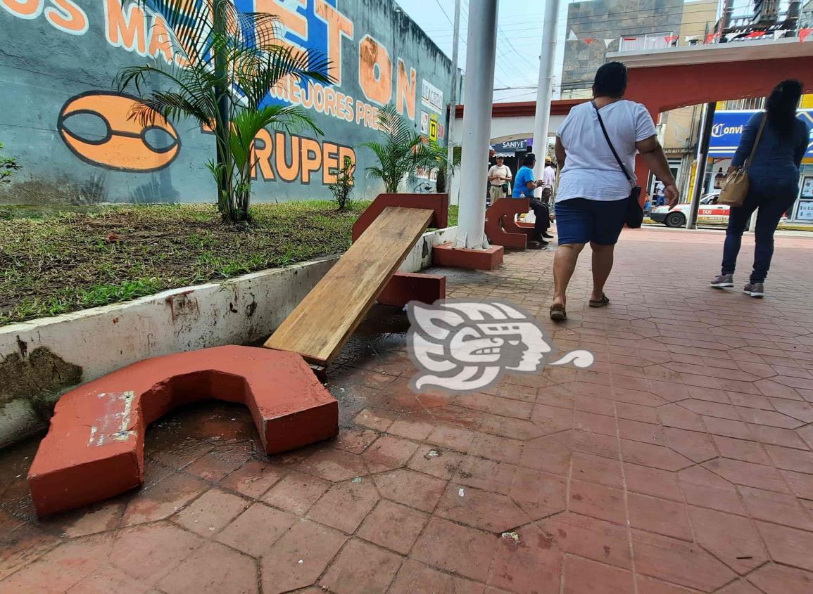 Dos ancianitos lastimados al caer de la banca del parque ‘Venustiano Carranza’