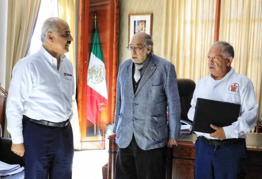Bomberos de Xalapa firman convenio con ayuntamiento