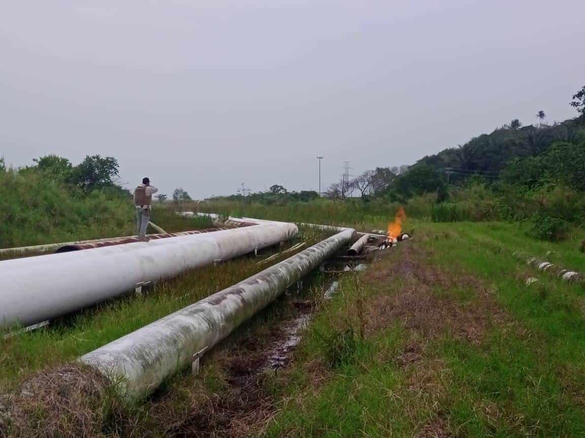 Se prenden tuberías entre los Complejos Morelos y Cangrejera