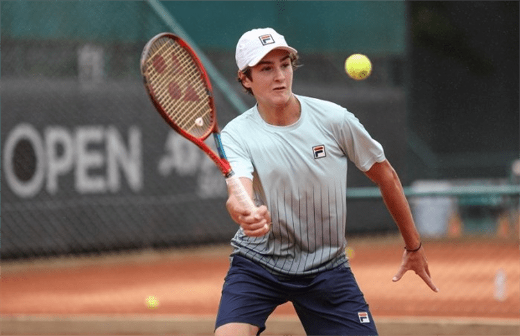 Avanza Alex Molcan a Octavos de Final