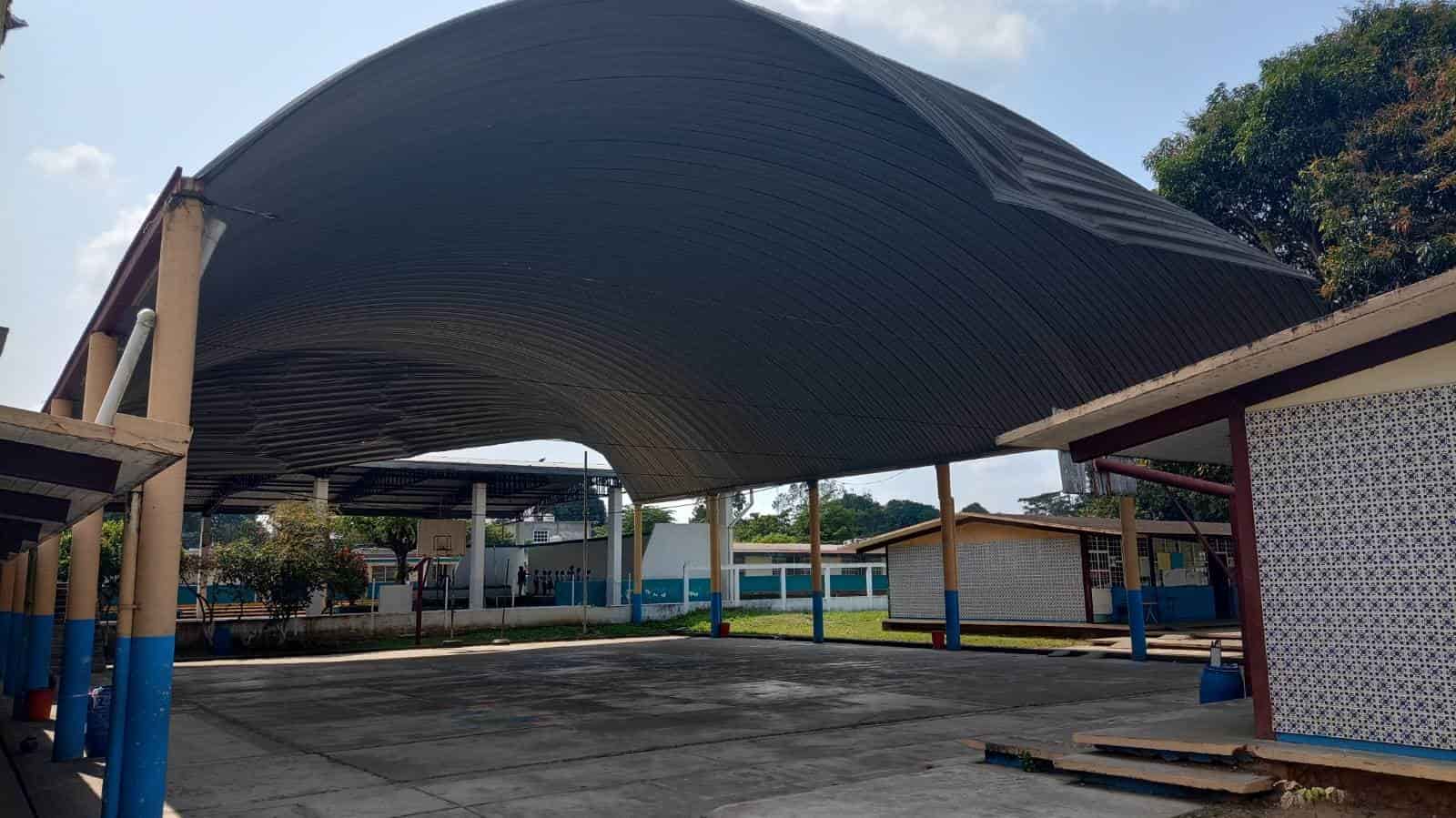 Domo en mal estado pone en riesgos a alumnos de primaria en Tres Valles