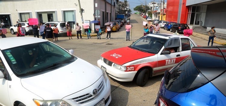 Plantón ahoga avenida de Coatzacoalcos; exigen especialistas al IMSS (+Video)