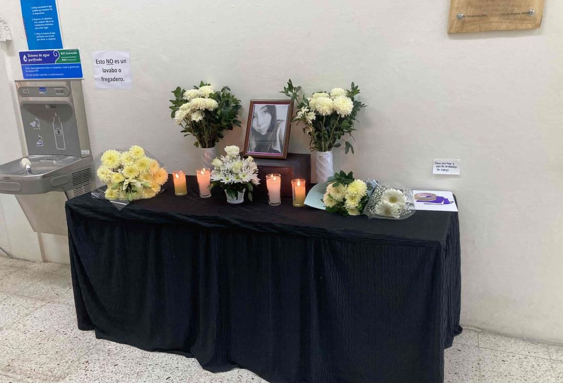 Colocan altar en memoria de Karina en Facultad de Nutrición