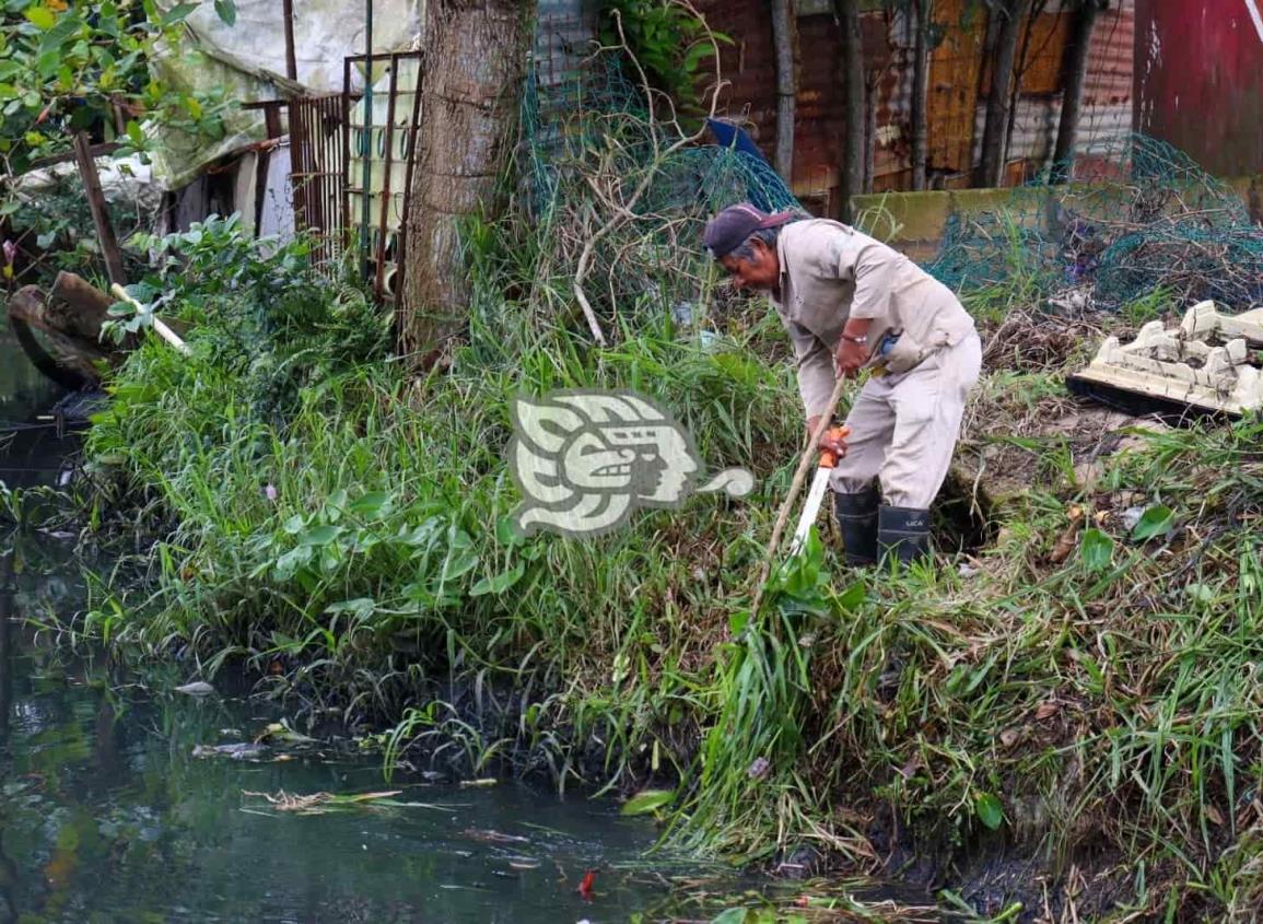 Trabajadores de limpieza de canales no cuentan con equipo de protección