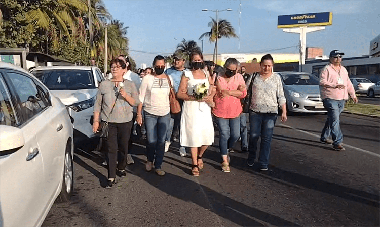 Marchan familiares y estudiantes de la UV por feminicidio de Karina: ¡Exigen justicia! (+Video)