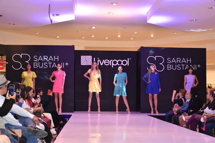 Realizan Desfile Primavera 2023 de Sarah Bustani en Liverpoool Plaza Américas