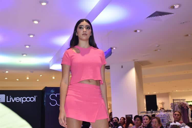 Realizan Desfile Primavera 2023 de Sarah Bustani en Liverpoool Plaza Américas