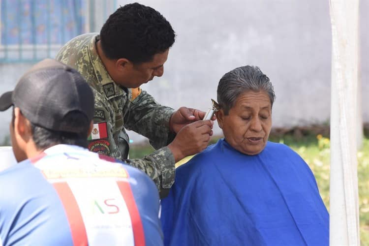 Realizan Ayuntamiento y Sedena Brigada Médica en Medellín