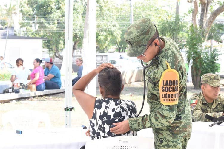 Realizan Ayuntamiento y Sedena Brigada Médica en Medellín