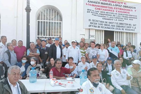 Exportuarios toman oficinas del SAT en Veracruz