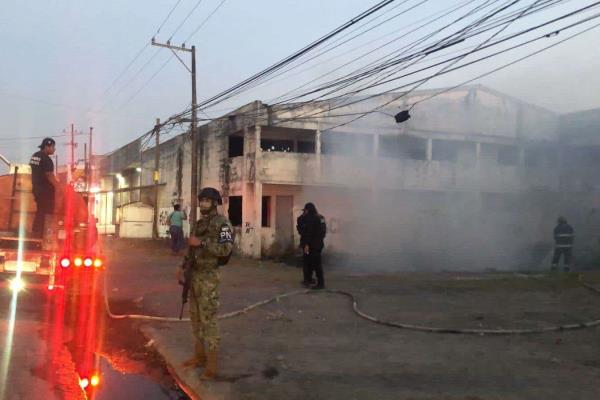 Arde edificio abandonado en la Veracruz-Xalapa (+Video)