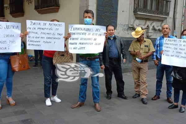 Extrabajadores de Alto Lucero protestan para exigir pago de laudos laborales