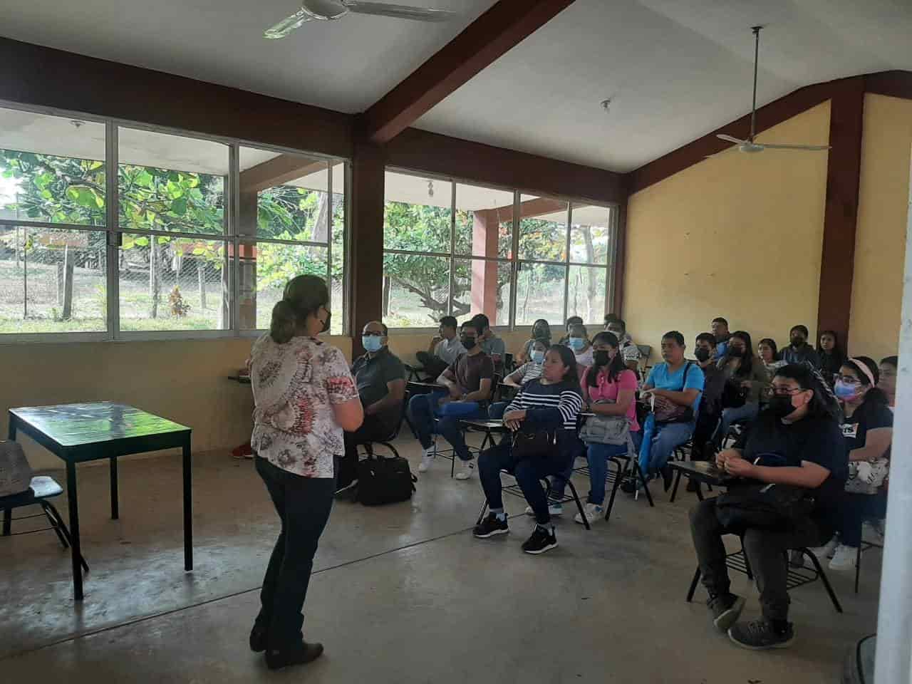 Quedan fuera 300 aspirantes de Medicina en Universidad Benito Juárez en Oluta