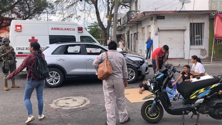 Camioneta impacta a motociclistas en calles de Veracruz(+Video)