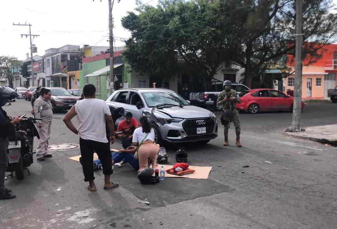 Camioneta impacta a motociclistas en calles de Veracruz(+Video)