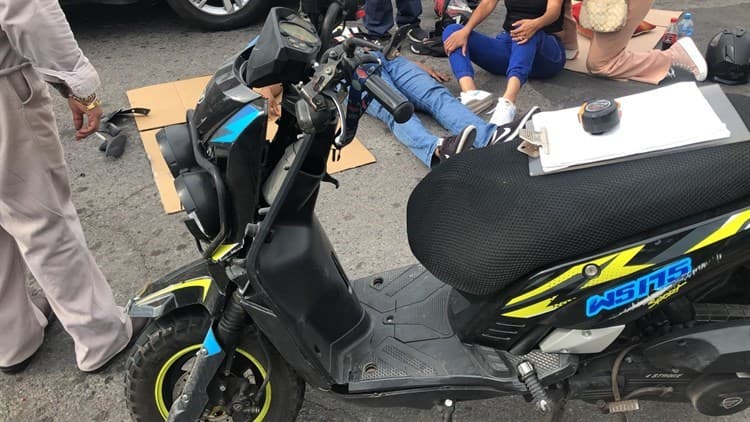 Camioneta impacta a motociclistas en calles de Veracruz(+Video)