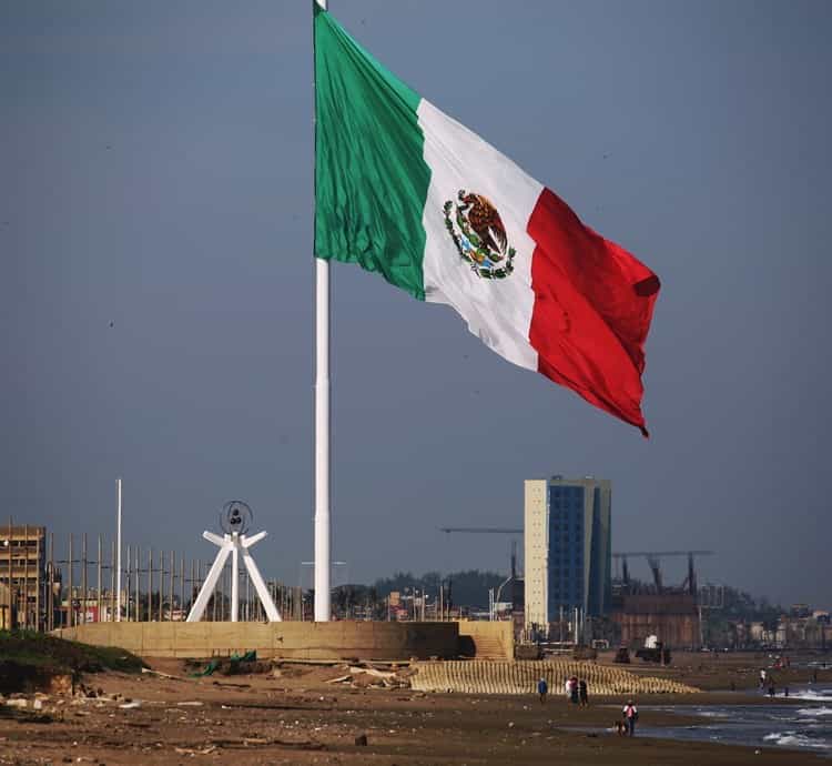 Otra celebración sin bandera monumental en Coatzacoalcos