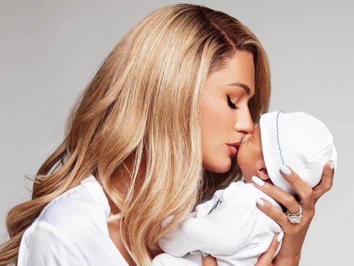 Paris Hilton presenta a su hijo Phoenix Barron Hilton Reum