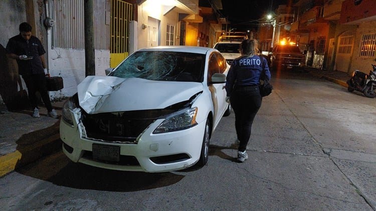 Pierde la vida atropellado en carretera de Alvarado; responsable escapa