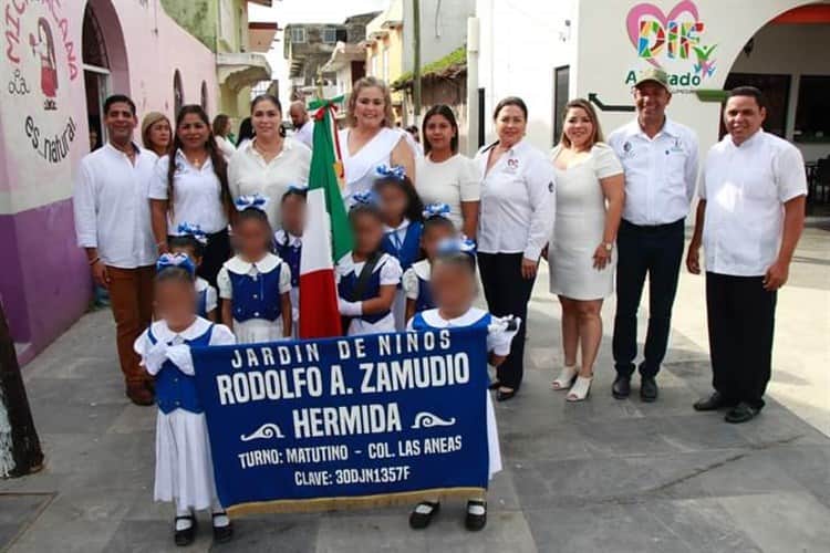 Realizan alumnos demostración de marchas y escoltas en Alvarado