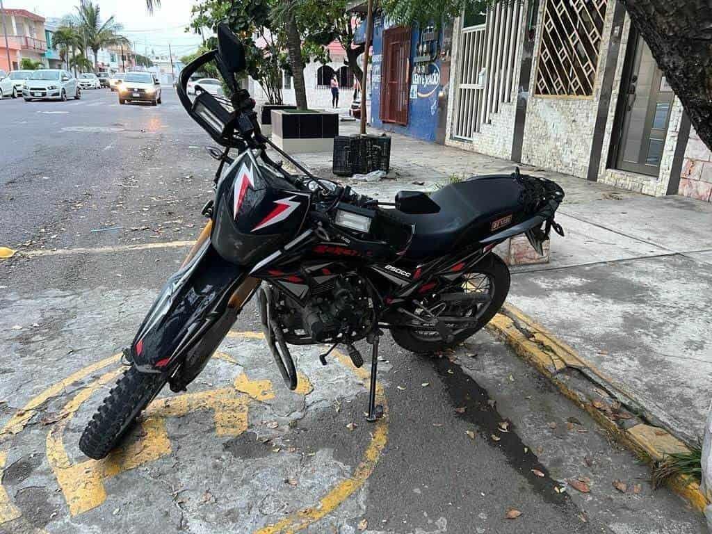 Vandalizan motocicleta de reportero en Veracruz