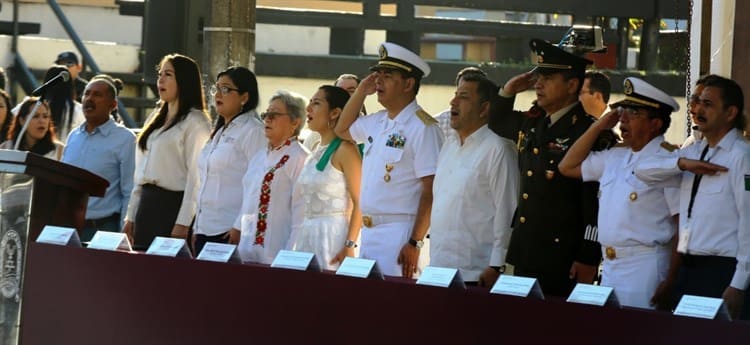 Realizan desfile conmemorativo del 83 aniversario del Día de la Bandera de México (+Vídeo)