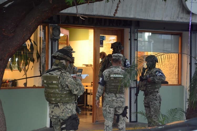 Hombre baleado en intento de asalto a cafetería en Veracruz (en vivo)