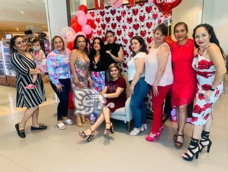 Amigas celebran su día con amorosa reunión