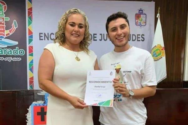 El cantante Dany Cruzba recibe reconocimiento por ser ´Inspiración para los Jóvenes alvaradeños´