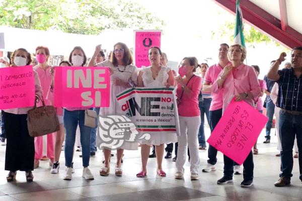 Se suman Poza Rica y Tuxpan en defensa del INE