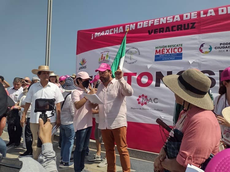 Marchan a favor de INE en Veracruz y Boca del Río (+Video)