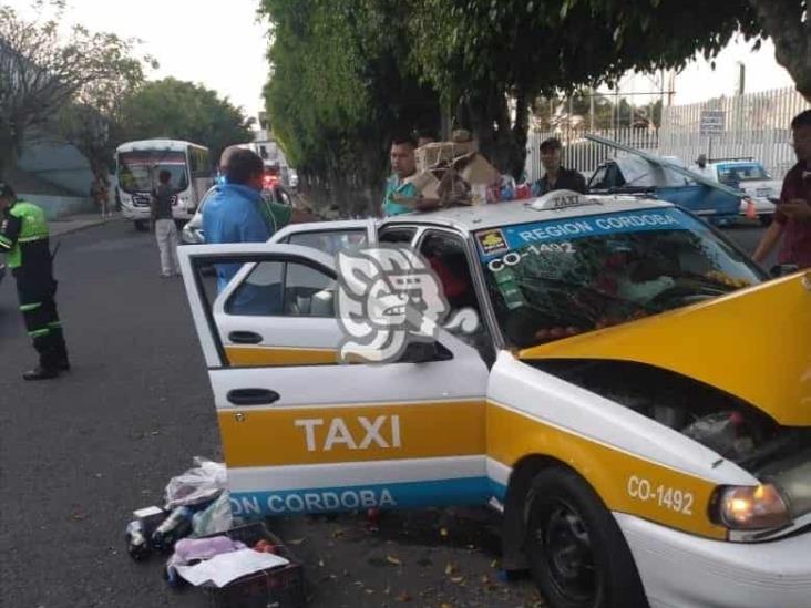 Taxista de Córdoba se desmaya y choca contra un árbol