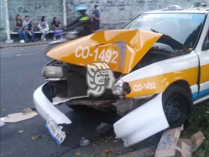 Taxista de Córdoba se desmaya y choca contra un árbol